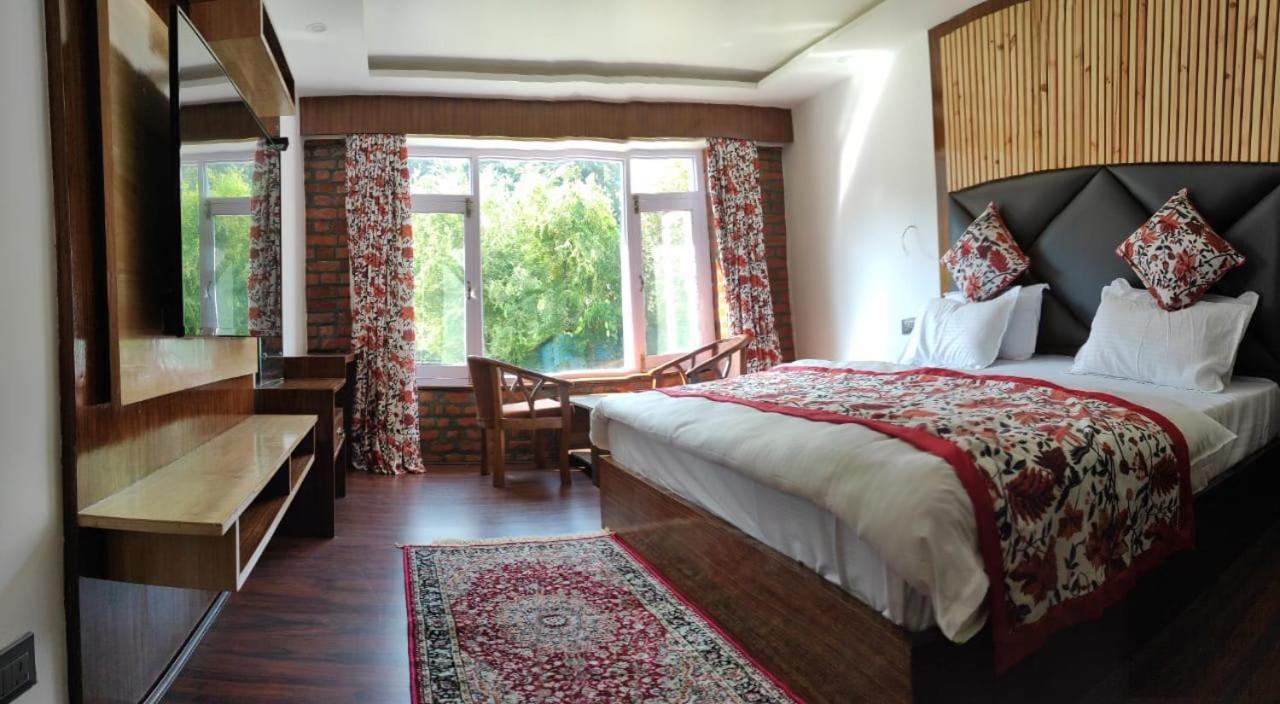 Hotel Lidder Palace Пахалгам Экстерьер фото
