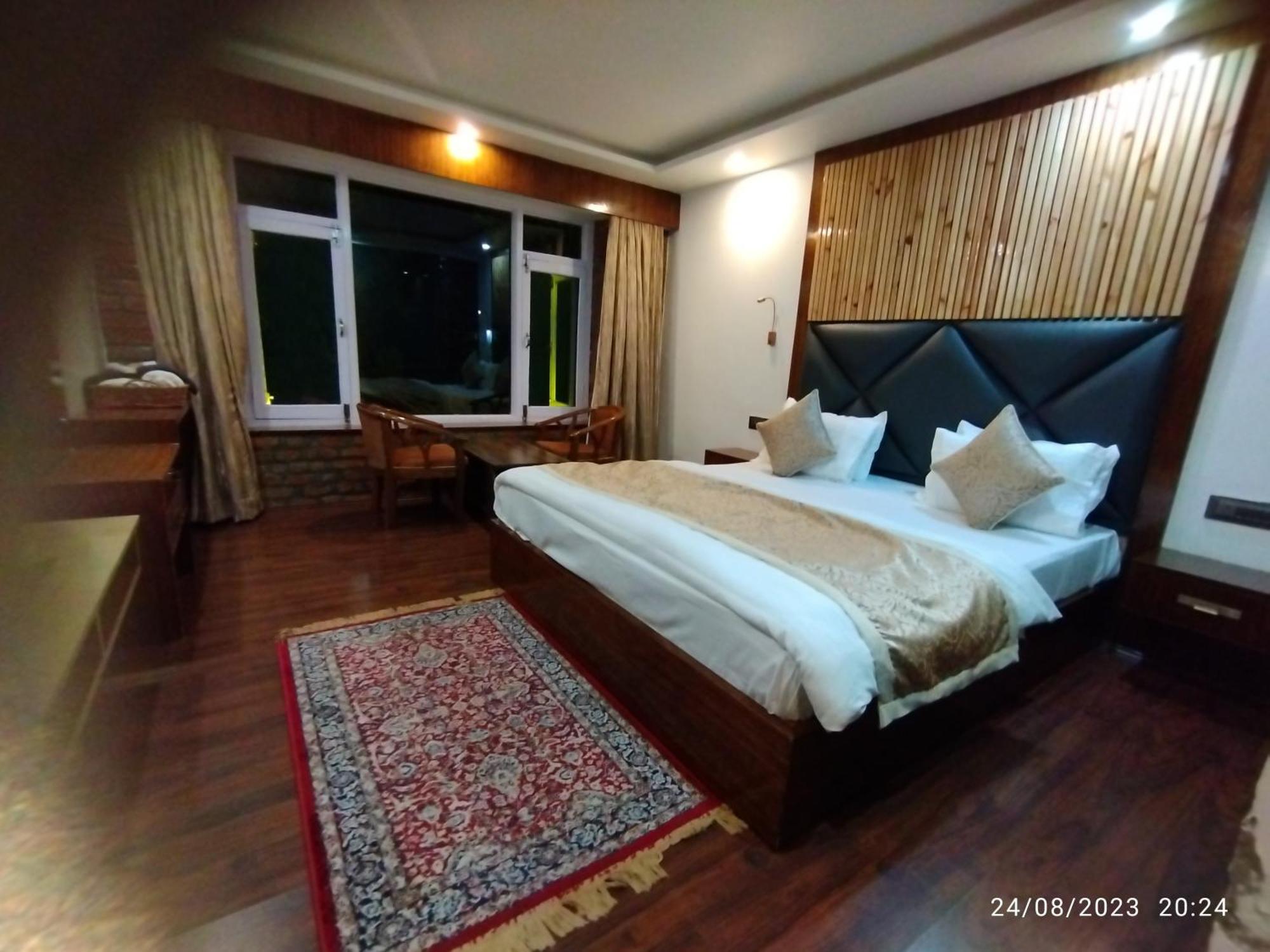 Hotel Lidder Palace Пахалгам Экстерьер фото