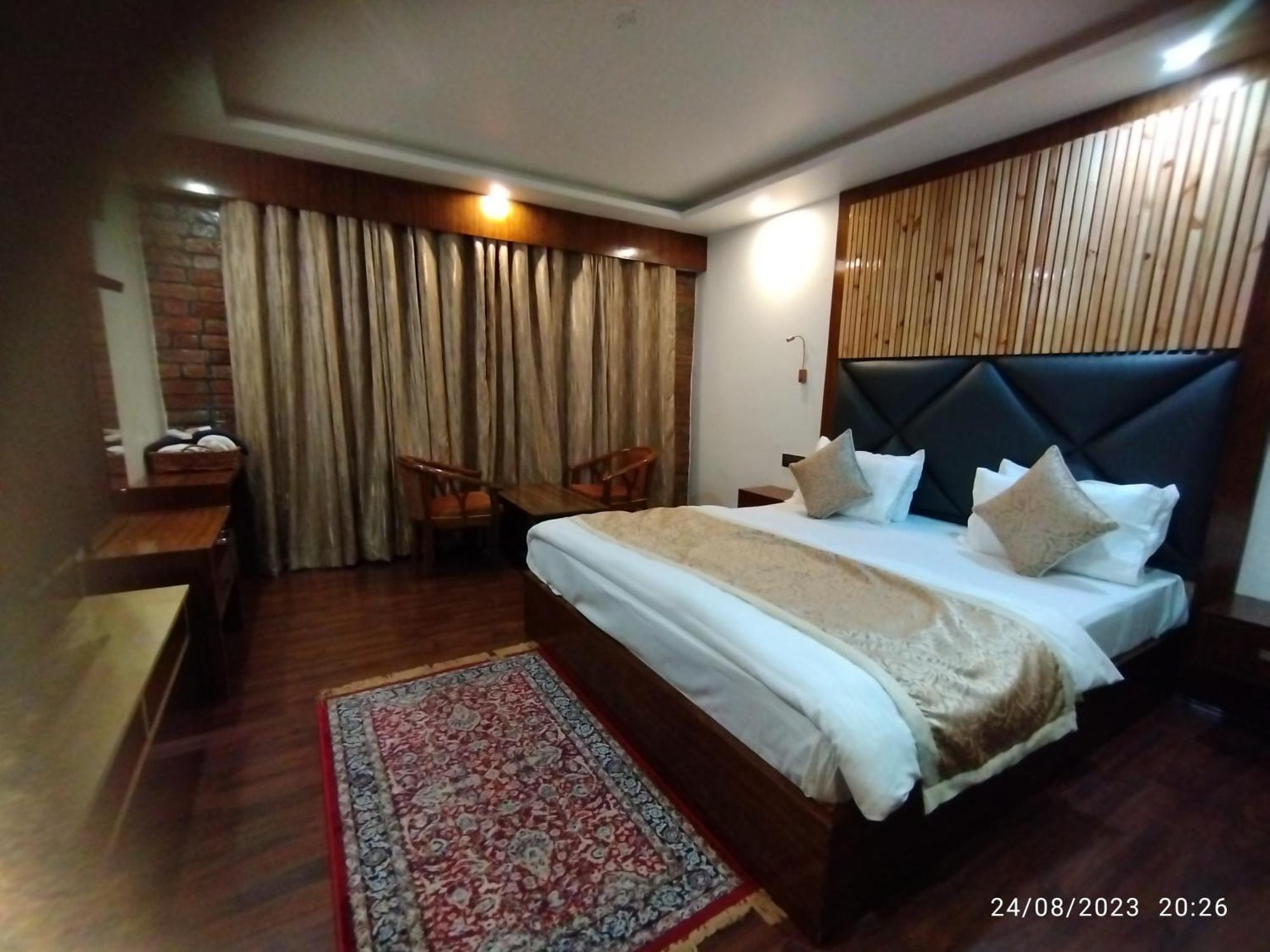 Hotel Lidder Palace Пахалгам Экстерьер фото